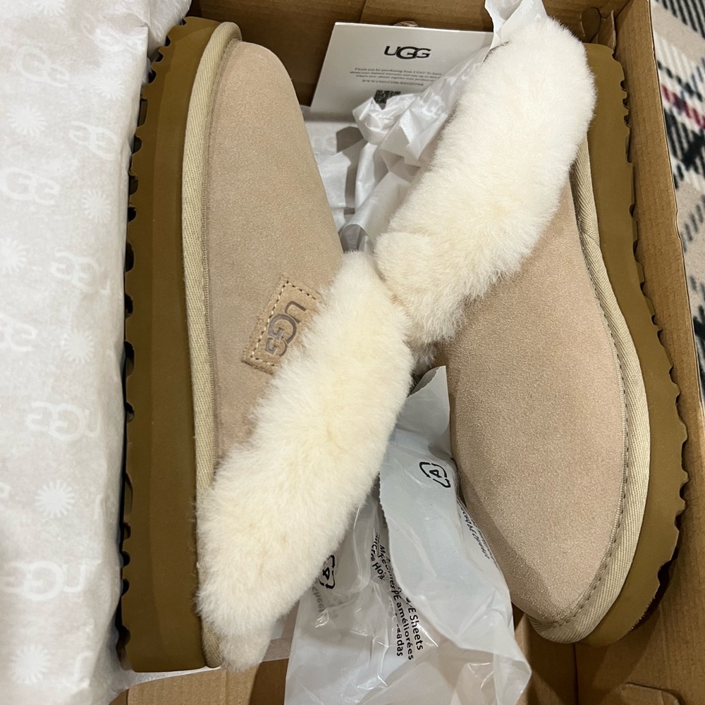 Ugg cluggette size 7 color: SAND
